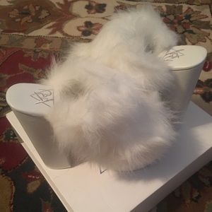 YRU Dream Fur White